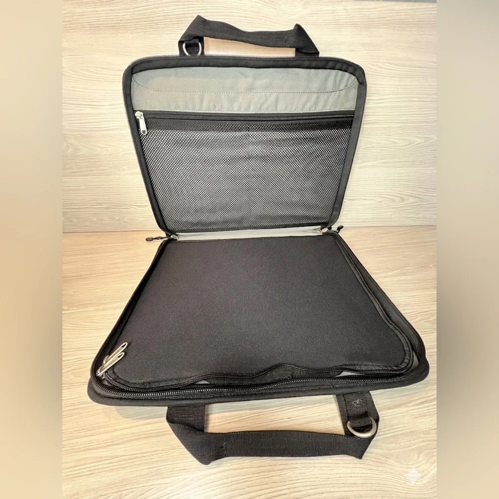 REI Tech Wrap Computer Sleeve Laptop Bag Messenger Tote All Black 15x12x1